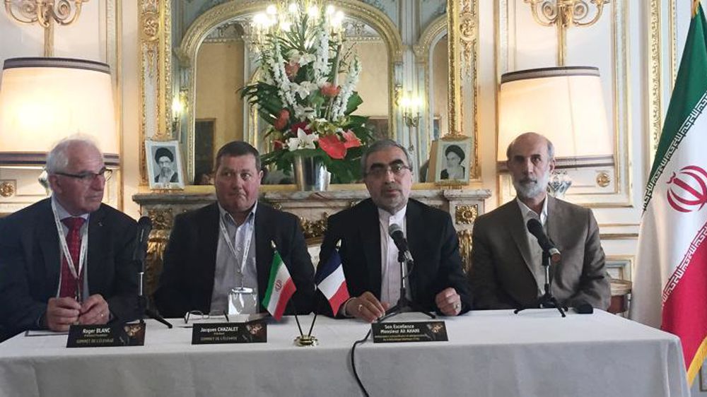 De gauche à droite : Roger Blanc, président fondateur du Sommet de l’élevage (à gauche), Jacques Chazalet, l’actuel président du salon, et Ali Ahani, l’ambassadeur de l’Iran en France, et Mehdi Khalaj, le responsable des services vétérinaires iraniens. © V. Scarlakens